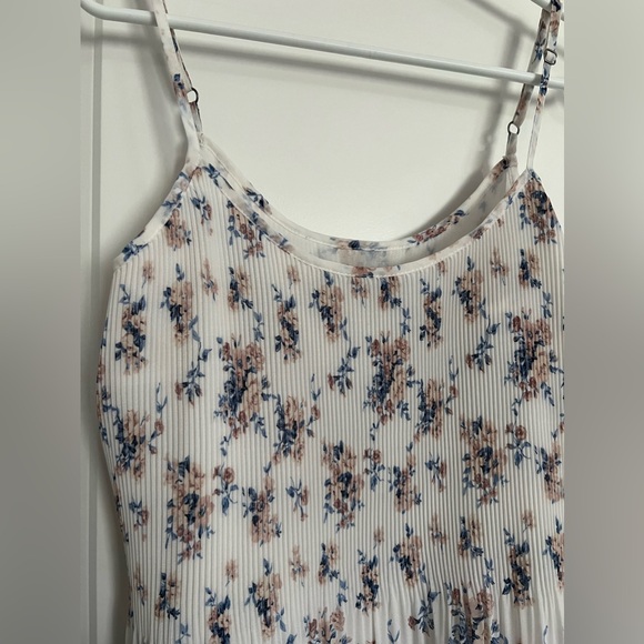 *NWT* ABERCROMBIE & FITCH FLOWY FLORAL TANK - SMALL - Picture 4 of 8